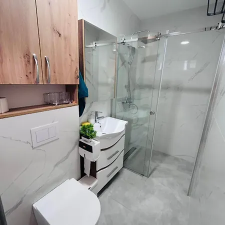 Cozy Little Place - Parking Available Apartment *