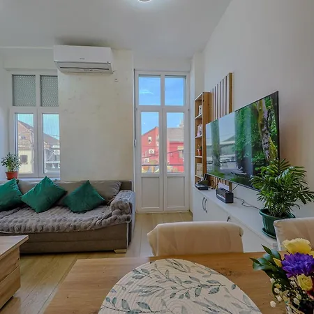 Cozy Little Place - Parking Available *