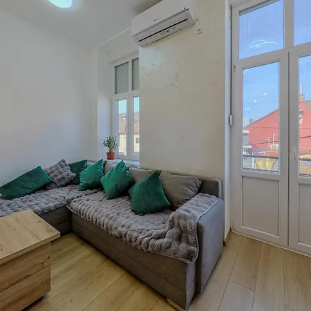 Cozy Little Place - Parking Available