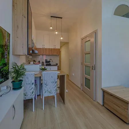 Cozy Little Place - Parking Available * 베오그라드