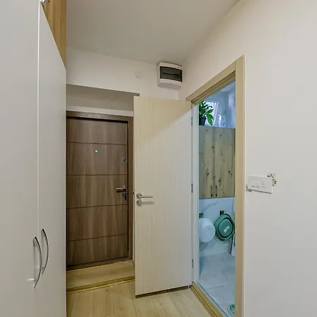 Cozy Little Place - Parking Available