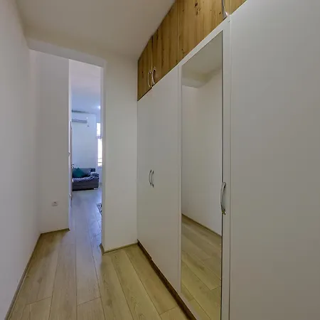 Cozy Little Place - Parking Available *